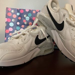 8.5 Nike Air Max Excee womens athletic shoes